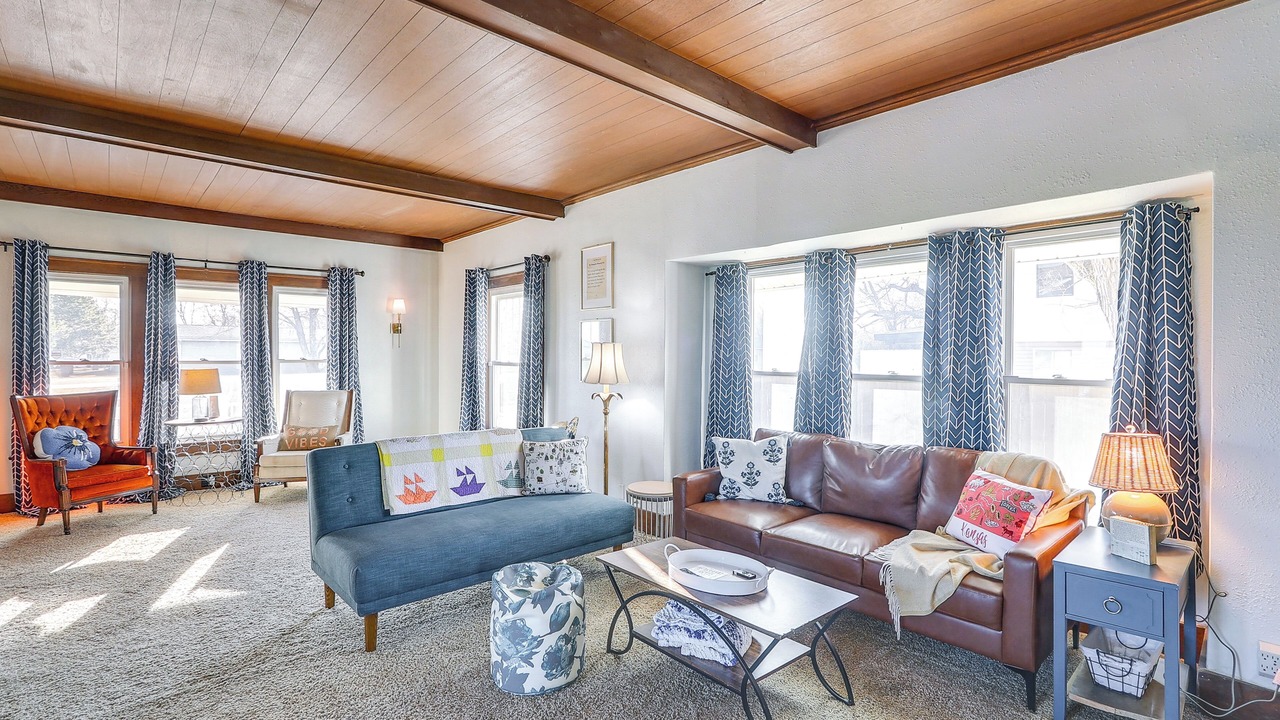 Photo of Livingroom in Hillsboro