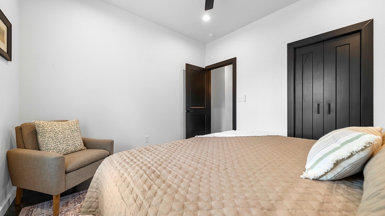 Photo of Bedroom in Mid America