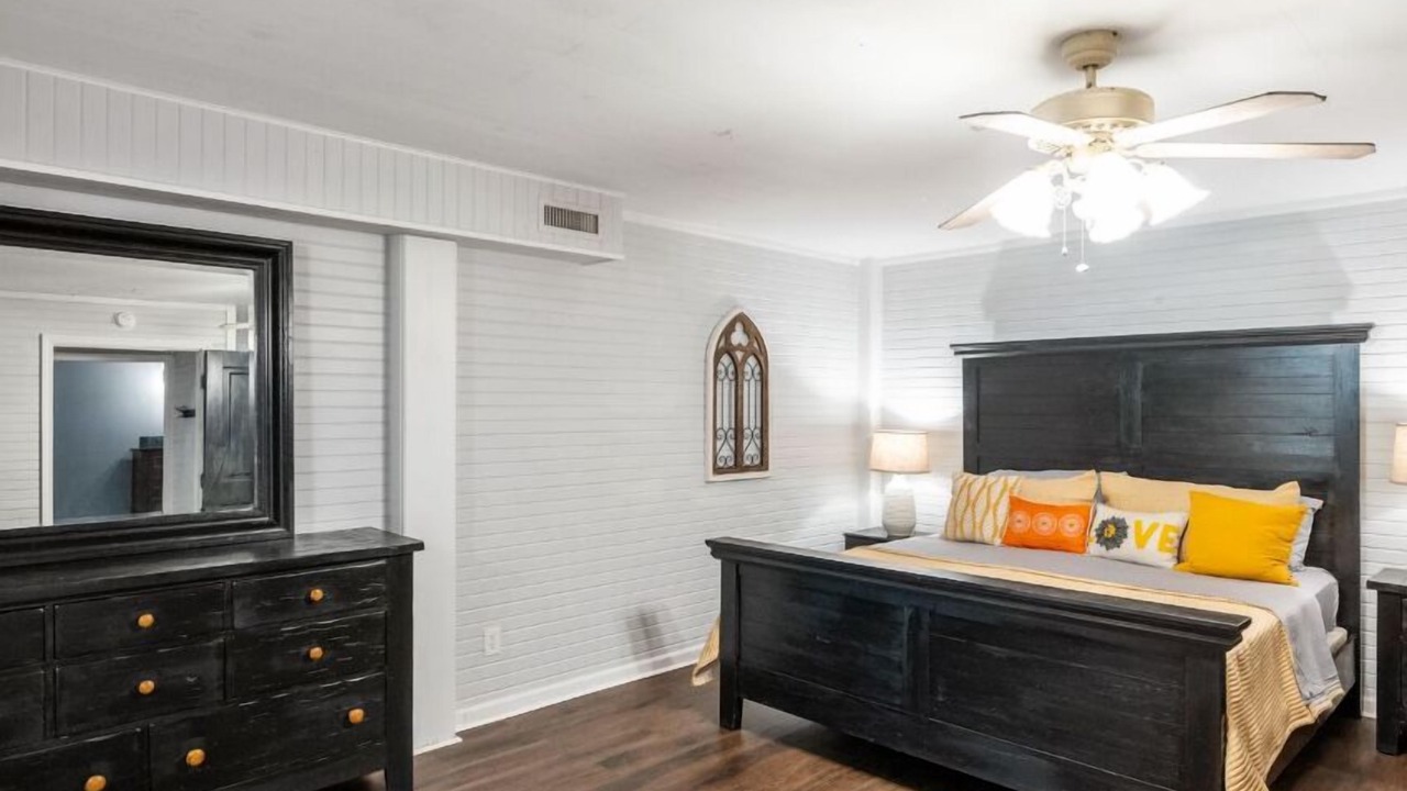 Photo of Bedroom in Morris Chapel