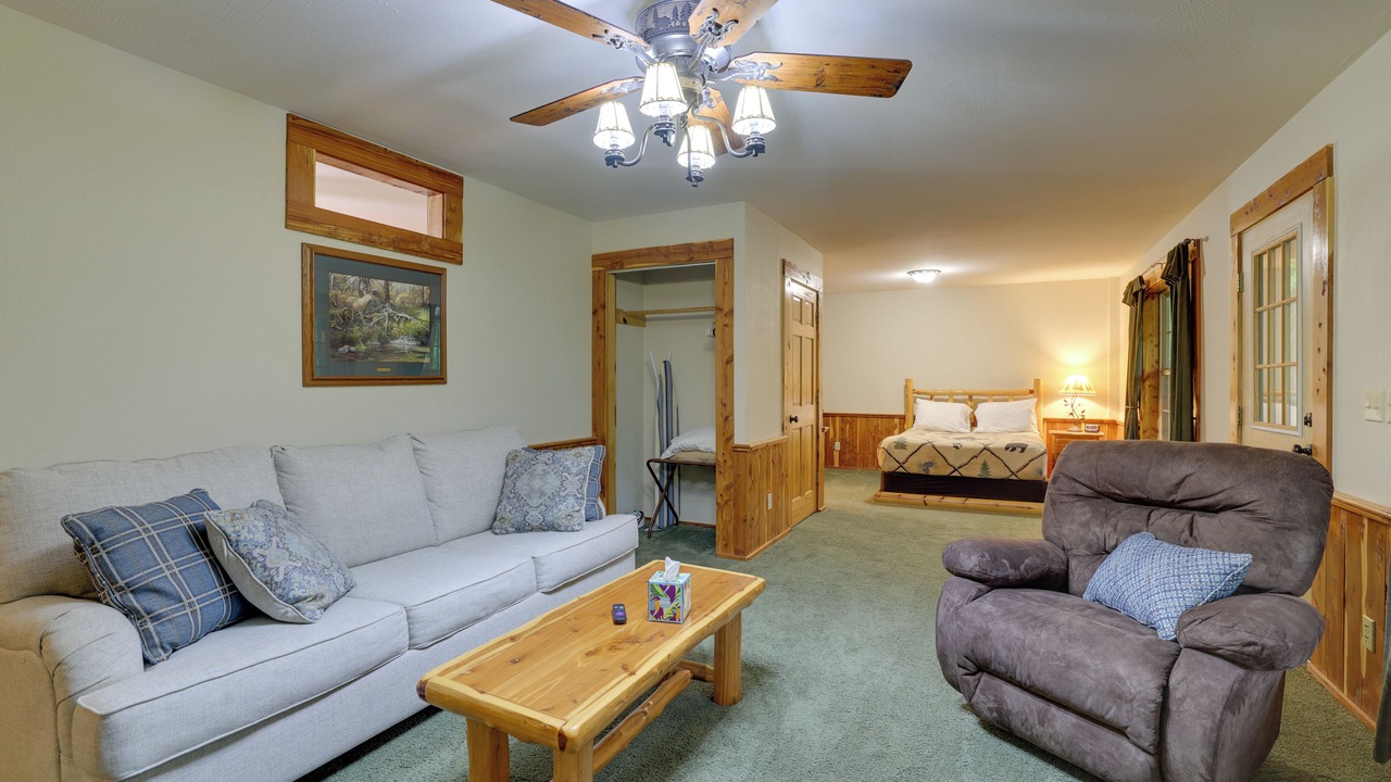 Photo of Livingroom in Sylvan Shores