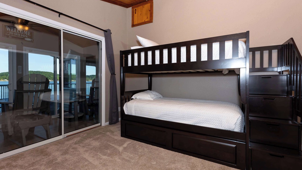 Photo of Bedroom in Camdenton