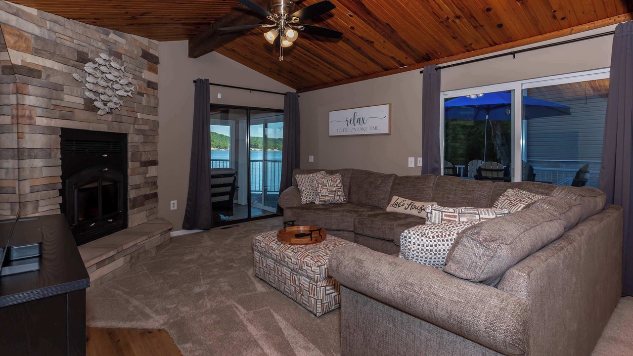 Photo of Livingroom in Camdenton
