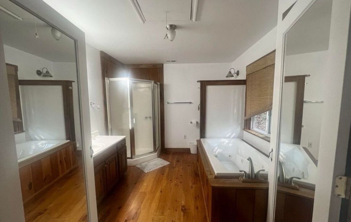 Photo of Bathroom in Mohawk