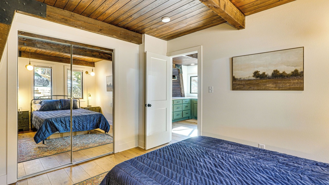 Photo of Bedroom in Garfield