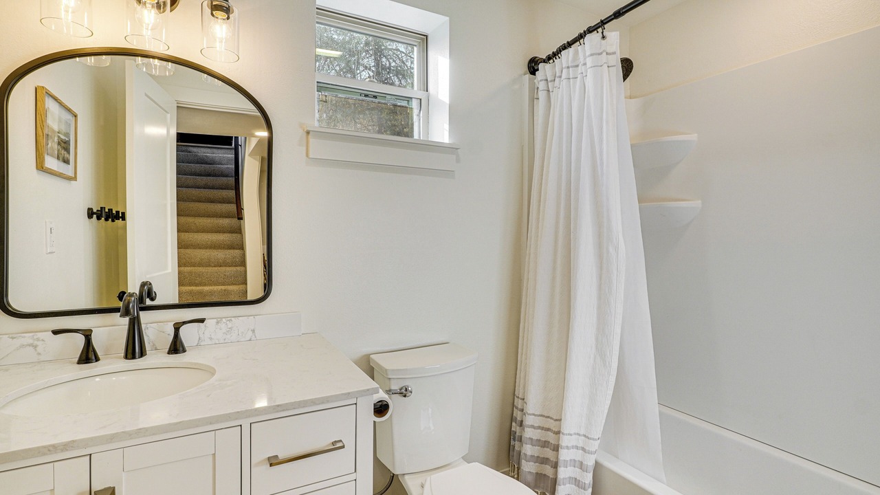 Photo of Bathroom in Garfield