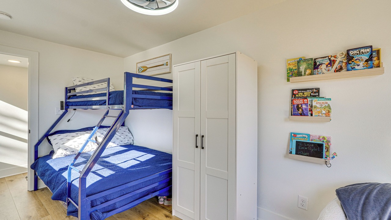 Photo of Bedroom in Garfield