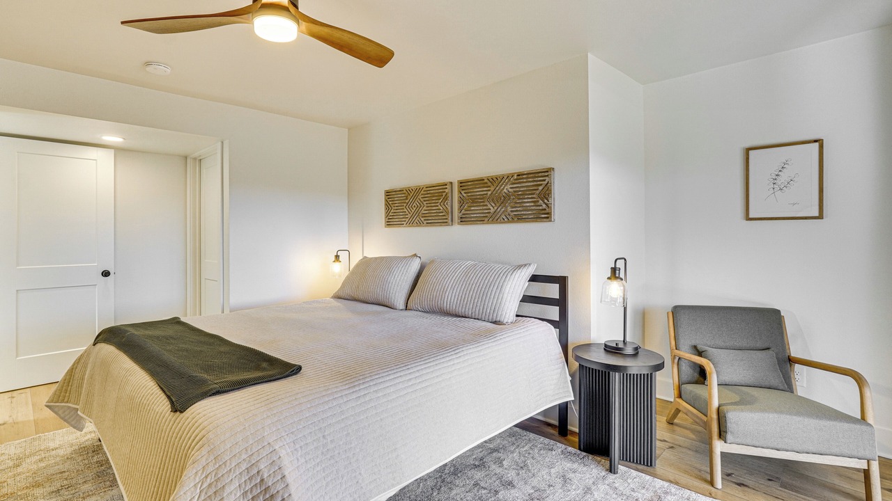 Photo of Bedroom in Garfield