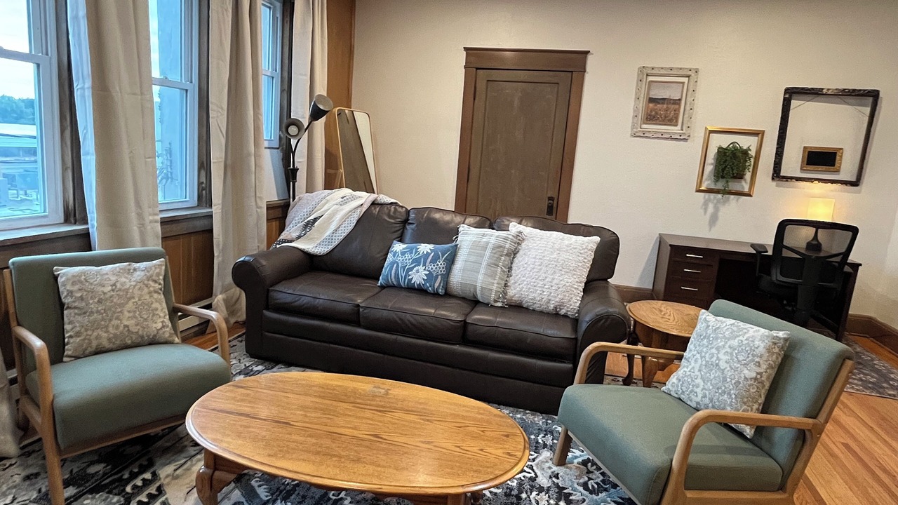 Photo of Livingroom in Kirksville
