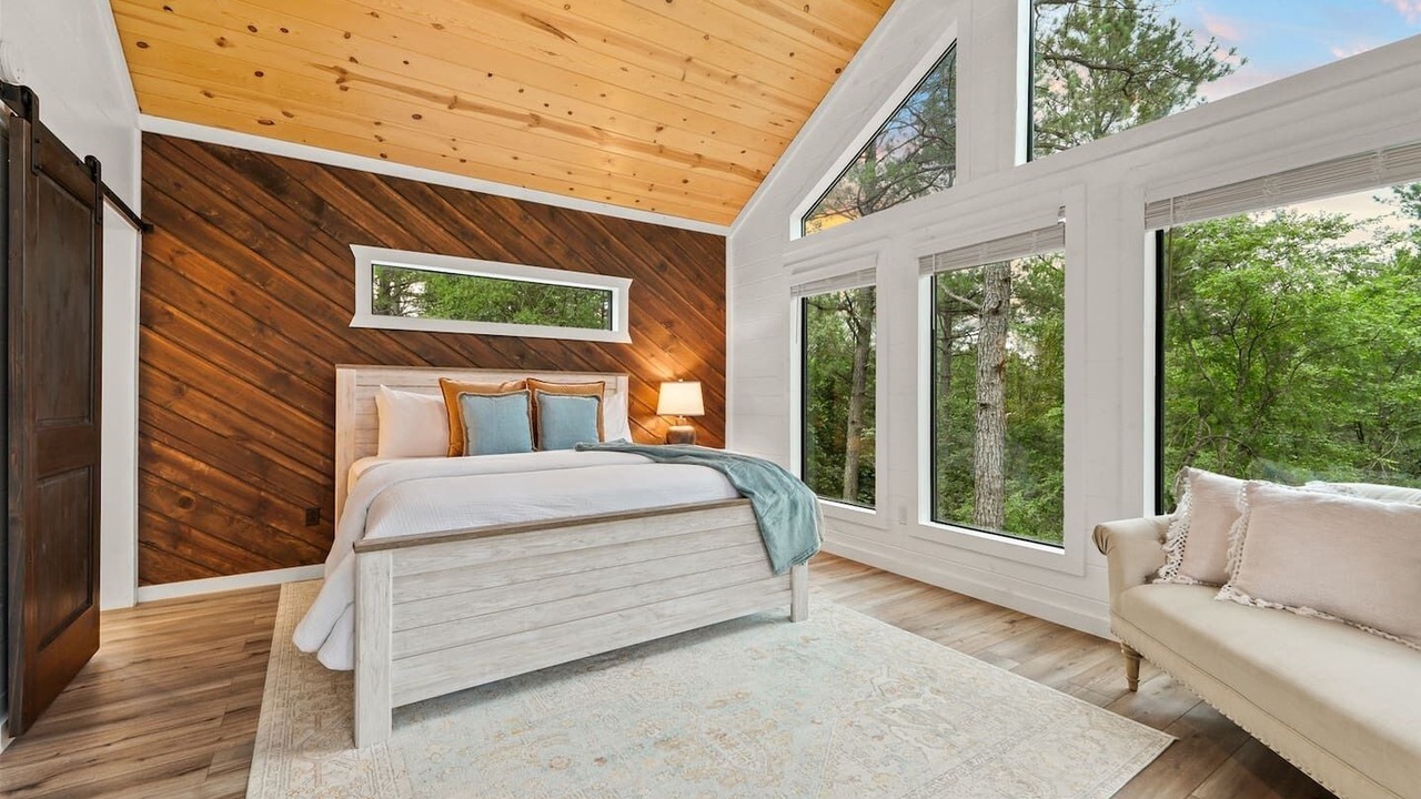 Photo of Bedroom in Pickens