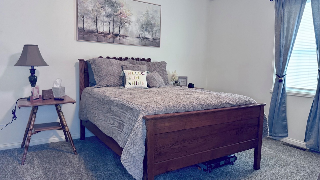 Photo of Bedroom in Cave City