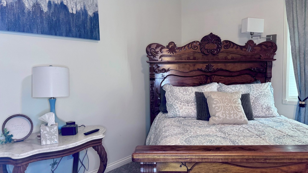 Photo of Bedroom in Cave City