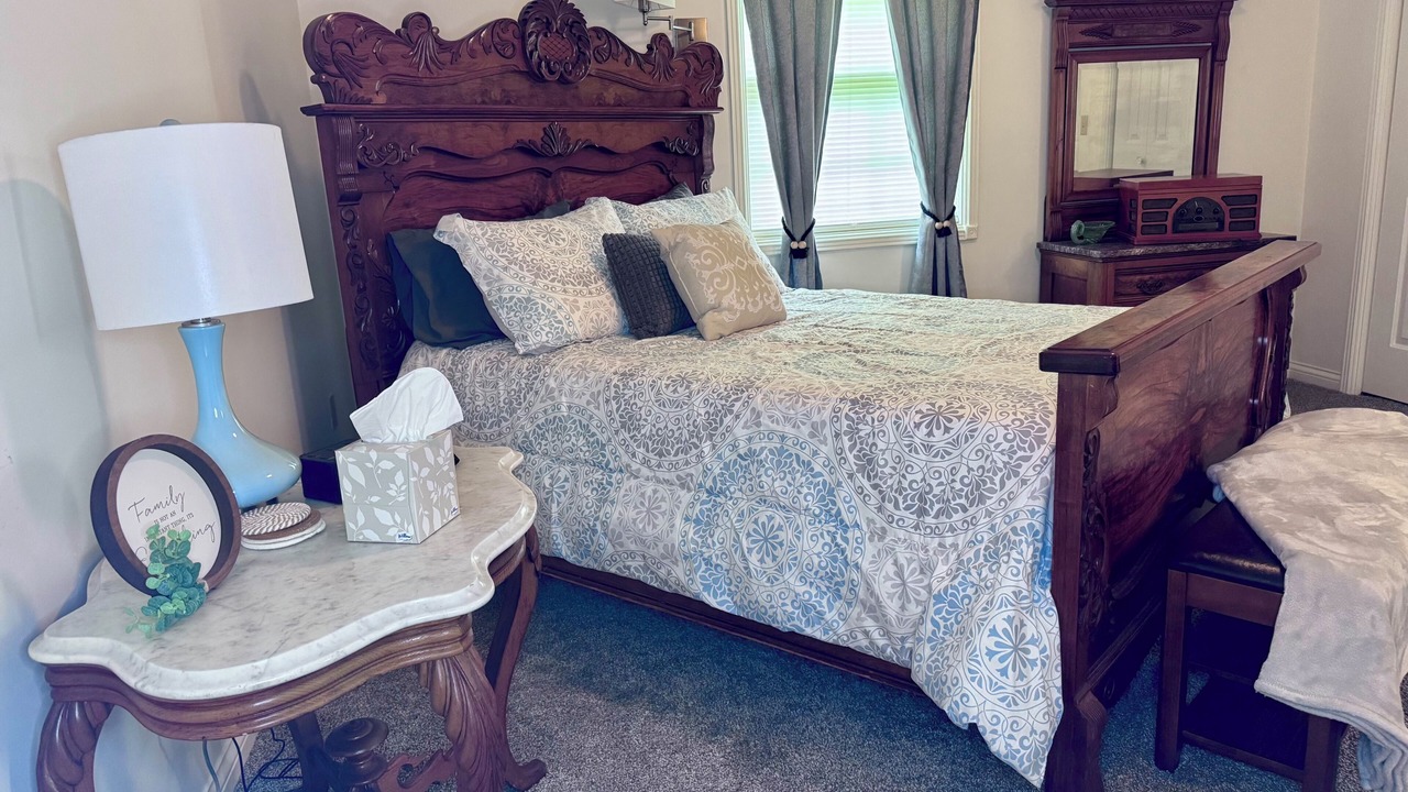 Photo of Bedroom in Cave City