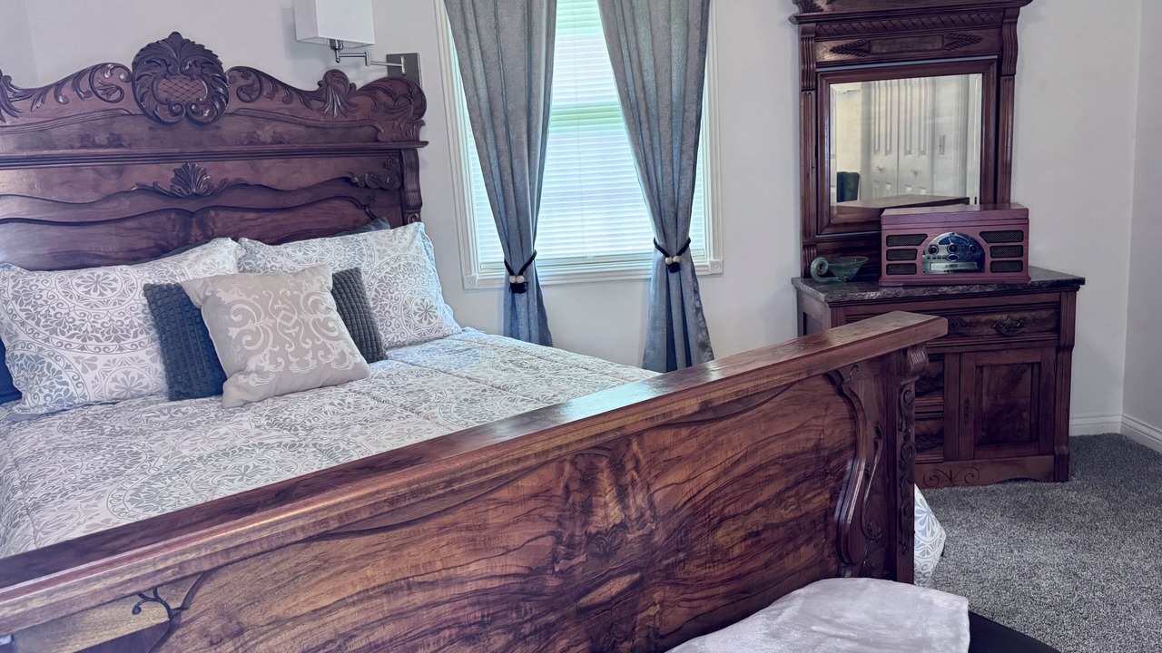 Photo of Bedroom in Cave City