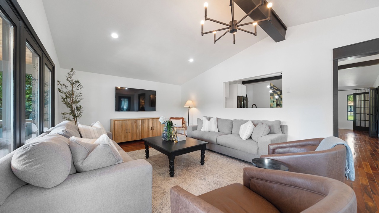 Photo of Livingroom in Mid America
