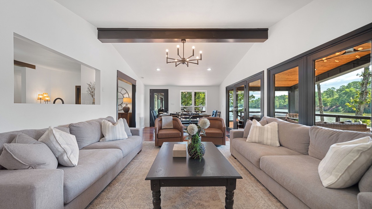 Photo of Livingroom in Mid America
