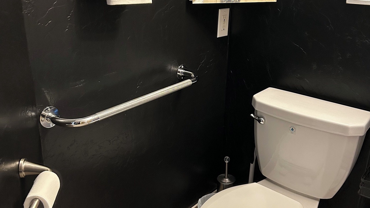 Photo of Bathroom in Mustang