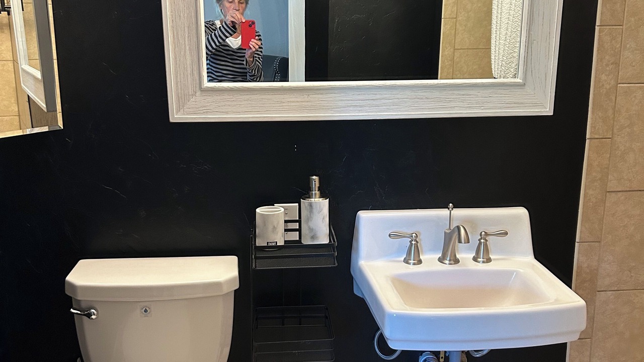 Photo of Bathroom in Mustang