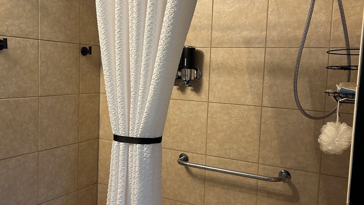 Photo of Bathroom in Mustang