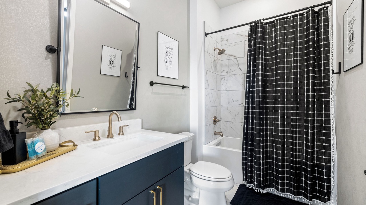 Photo of Bathroom in Music Row