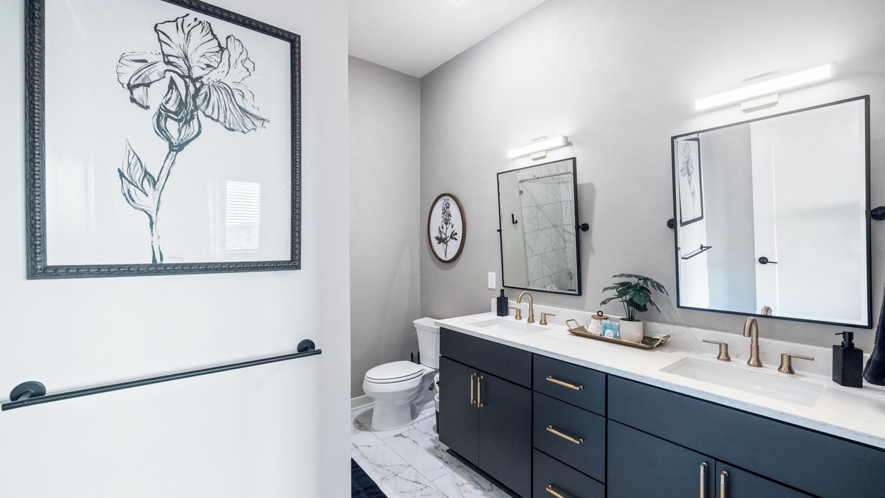 Photo of Bathroom in Music Row