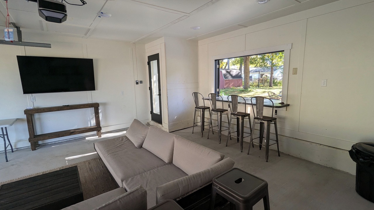 Photo of Livingroom in Ashwaubenon
