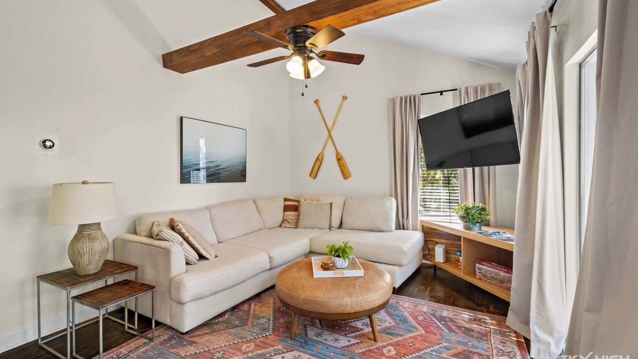 Photo of Livingroom in Lowell