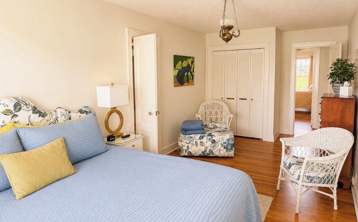Photo of Bedroom in Cave City