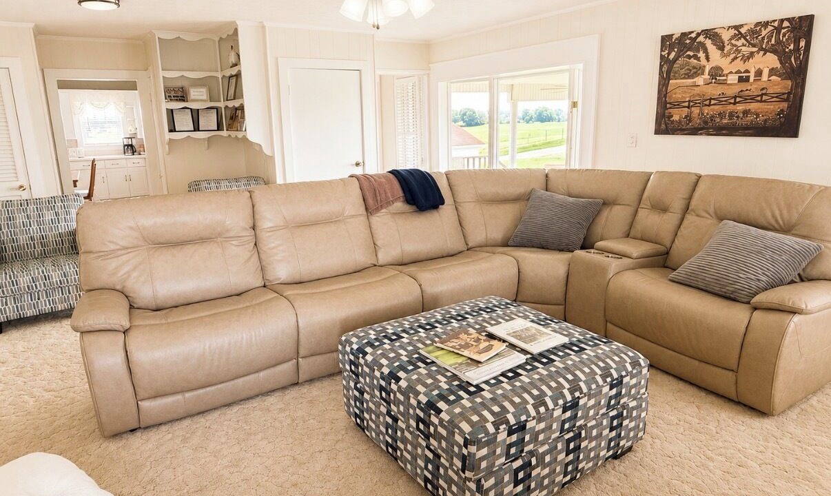 Photo of Livingroom in Cave City