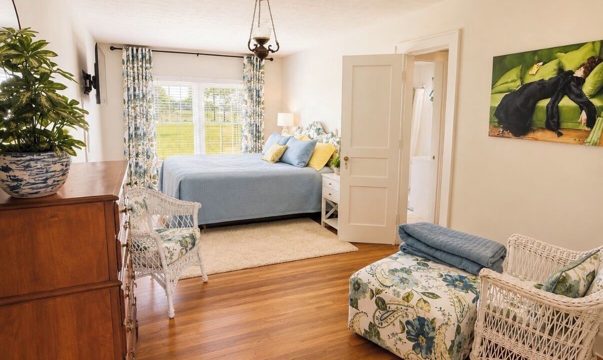 Photo of Bedroom in Cave City