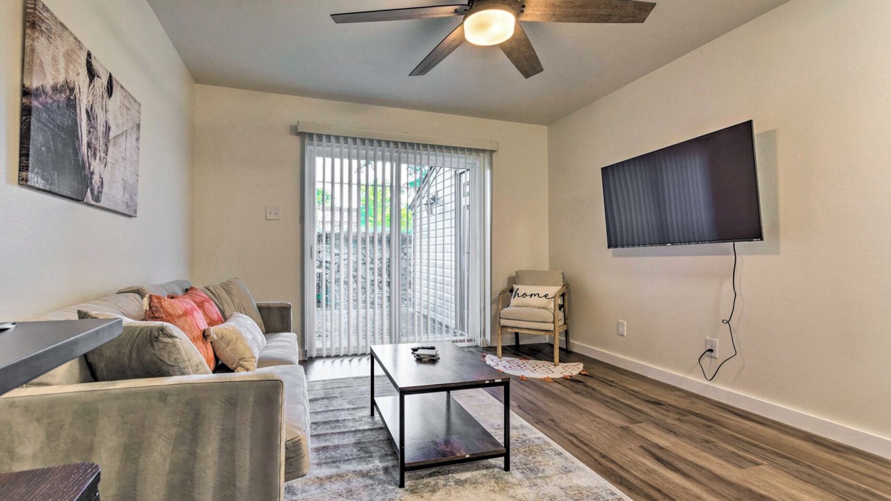Photo of Livingroom in Capital View