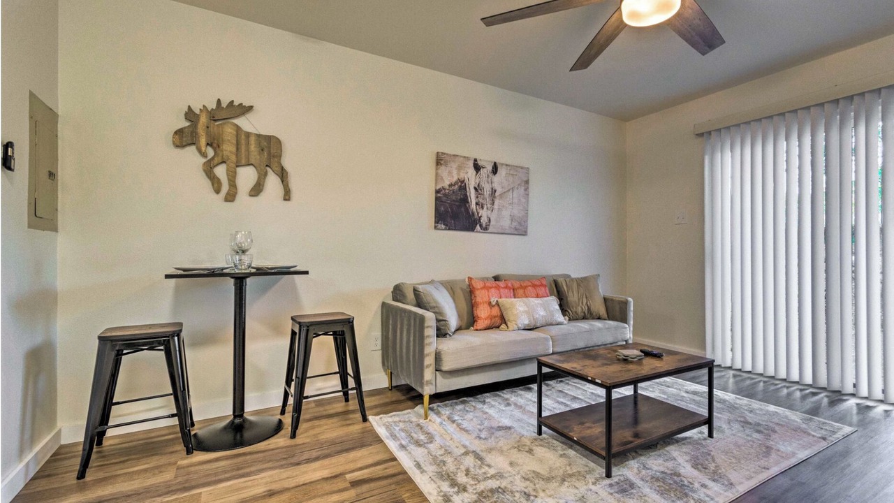 Photo of Livingroom in Capital View