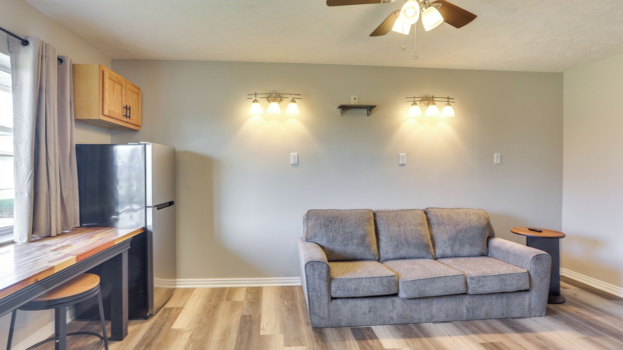 Photo of Livingroom in Oakland City