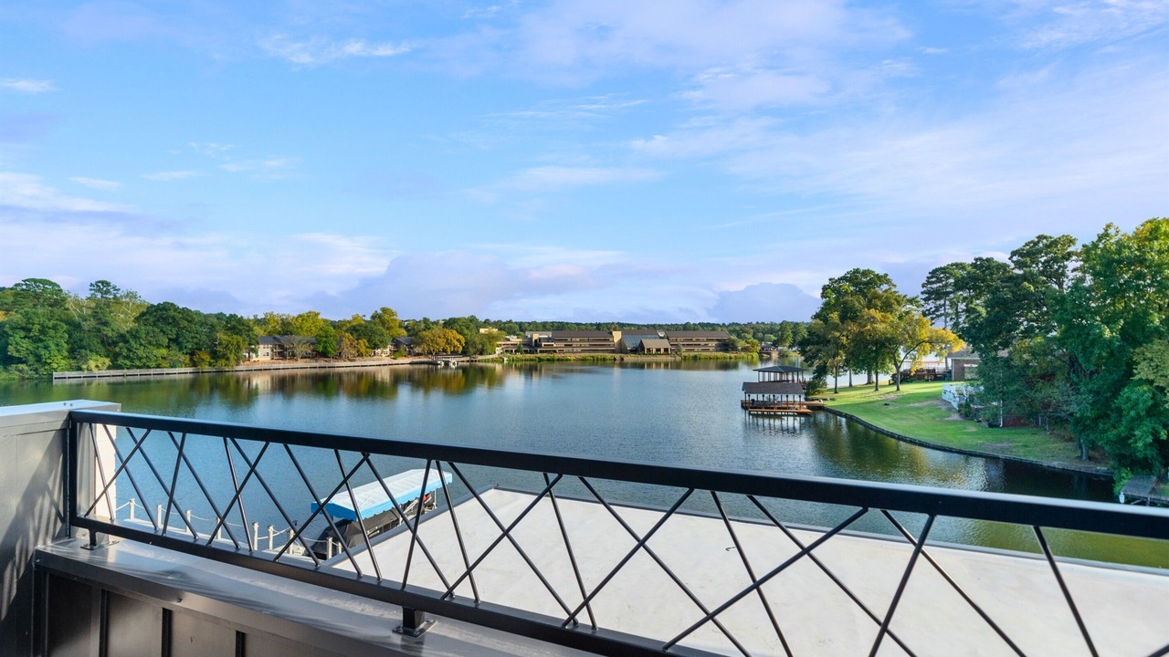 Photo of Patio Balcony in Piney