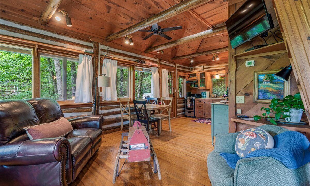 Photo of Livingroom in Eureka Springs