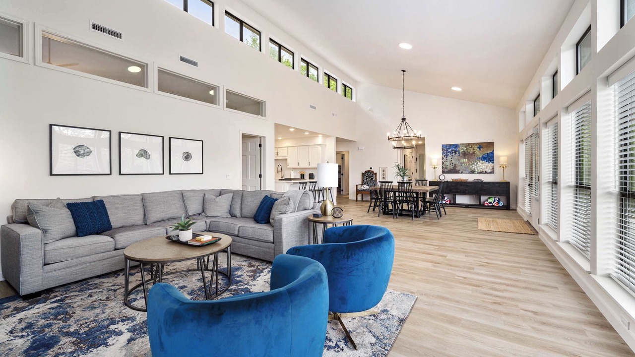 Photo of Livingroom in Lowell