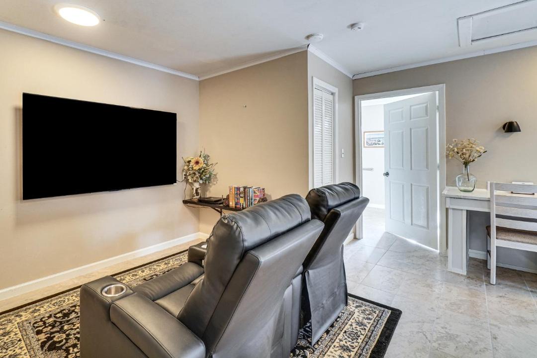 Photo of Livingroom in Ashley Oaks