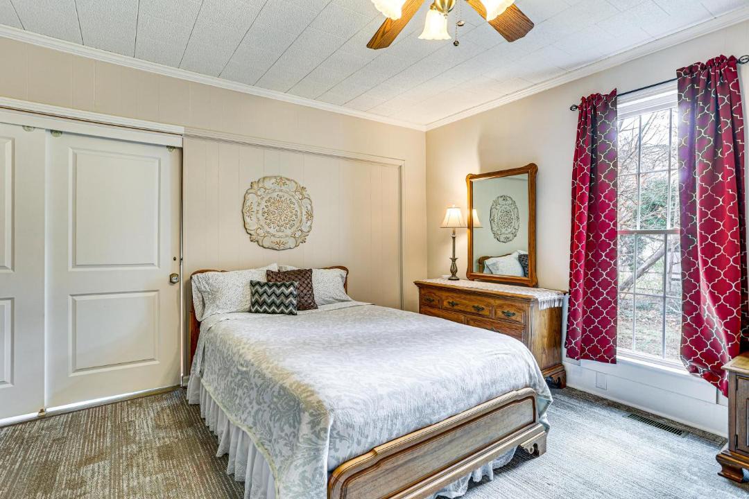 Photo of Bedroom in Greenfield