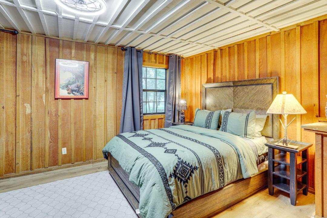Photo of Bedroom in Heber Springs