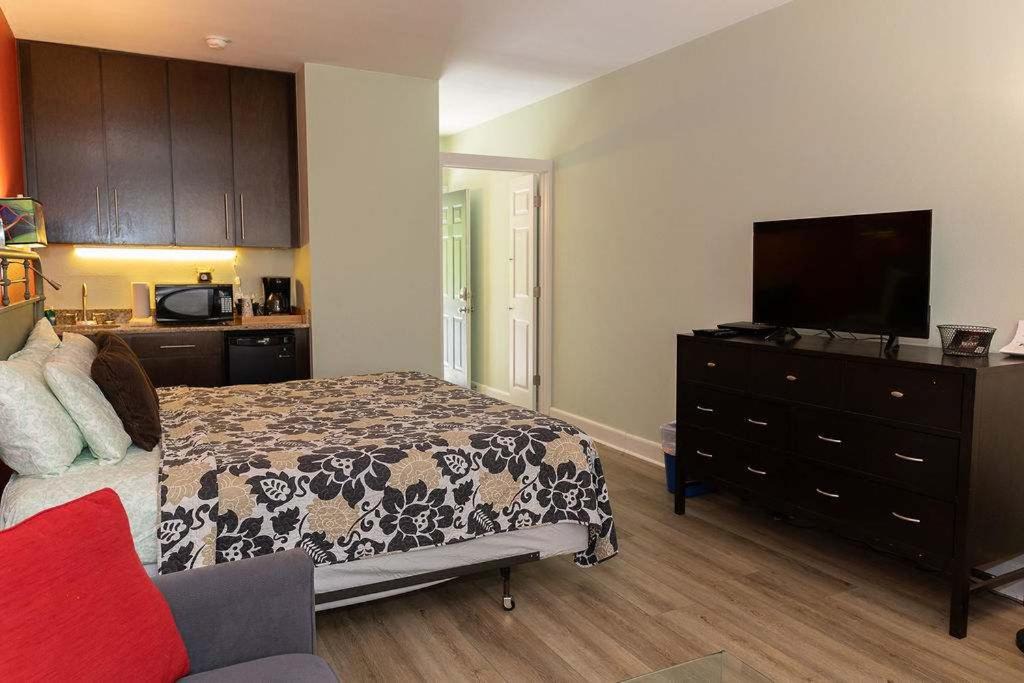 Photo of Bedroom in Eureka Springs Historic District