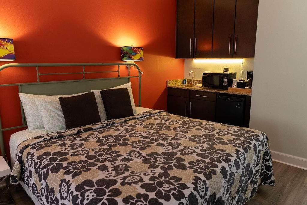 Photo of Bedroom in Eureka Springs Historic District