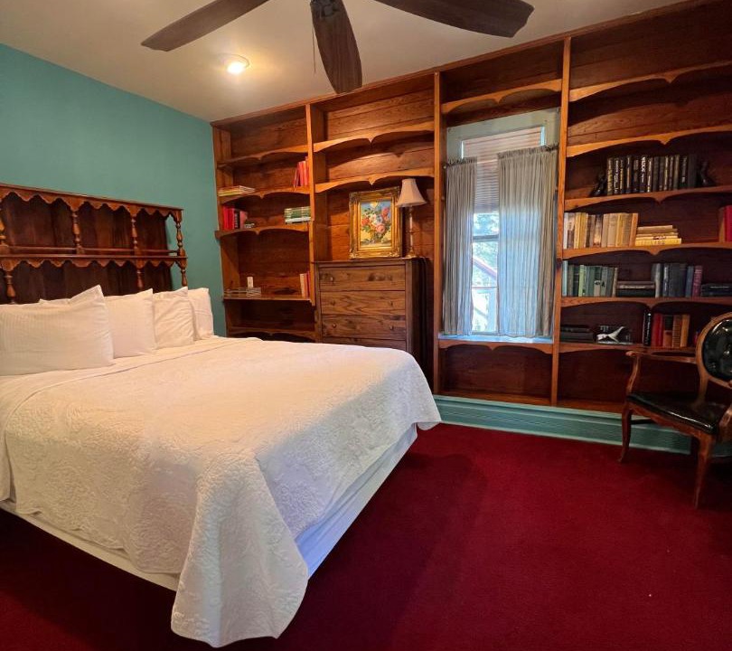 Photo of Bedroom in Eureka Springs Historic District
