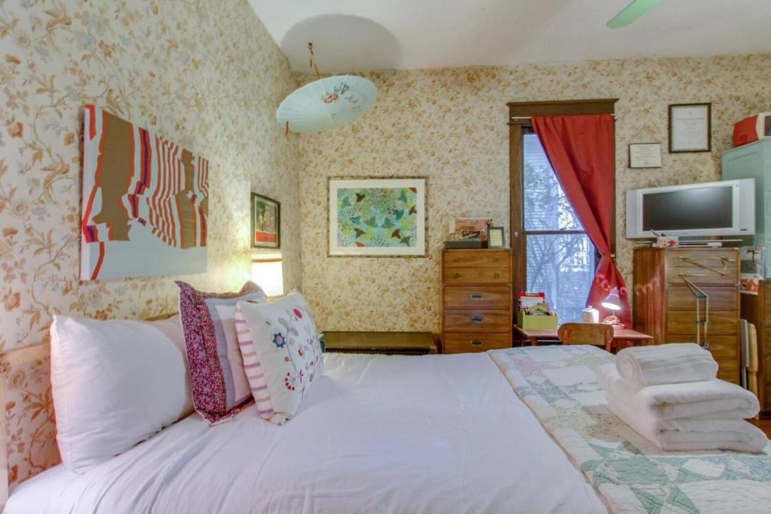 Photo of Bedroom in Lockeland Springs