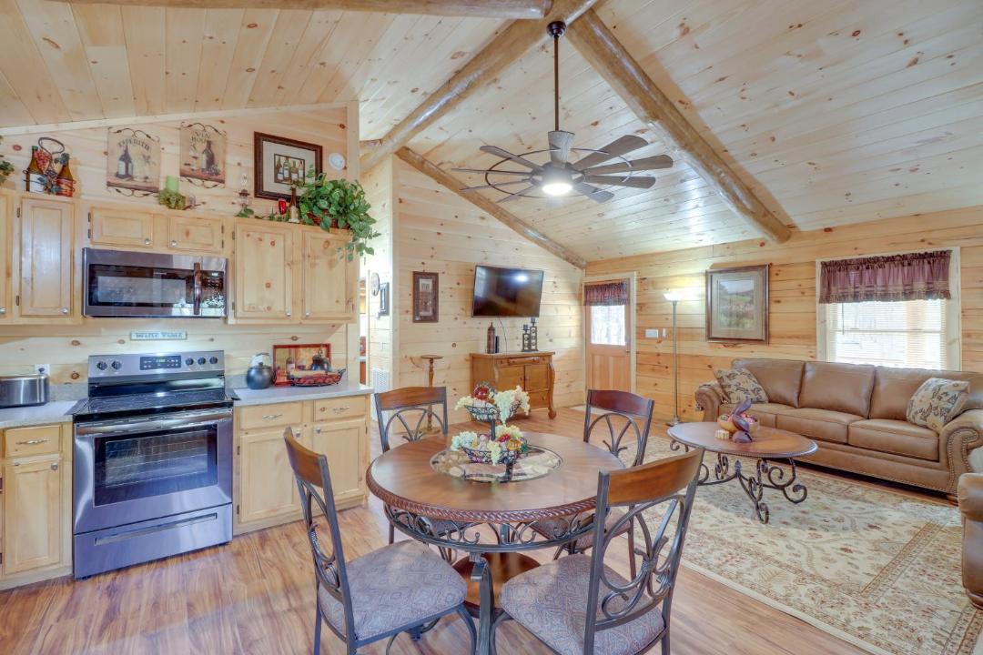 Photo of Livingroom in Tumbling Shoals