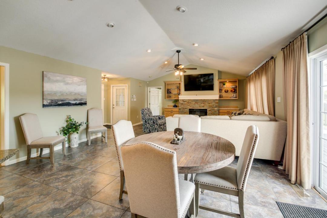 Photo of Livingroom in Mid America