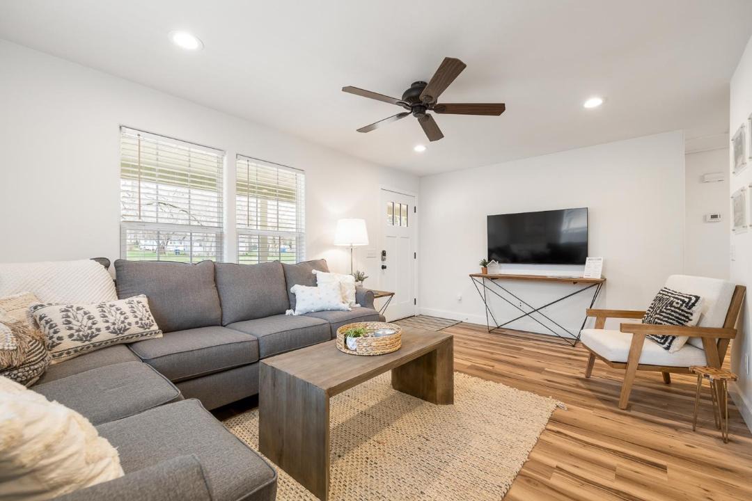 Photo of Livingroom in Downtown