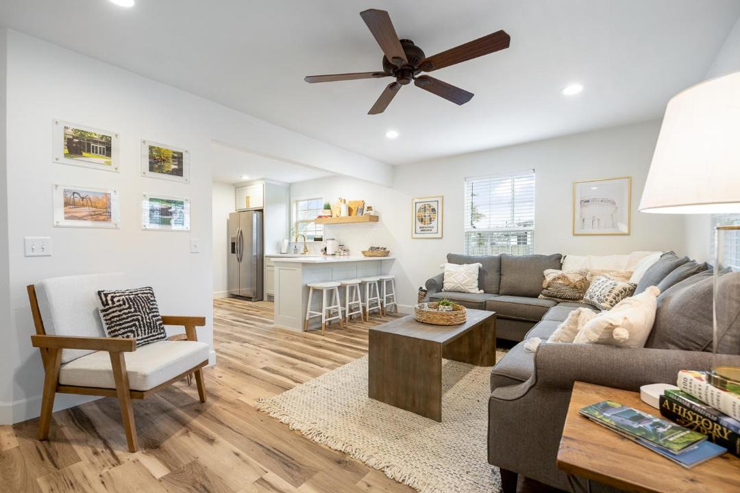 Photo of Livingroom in Downtown