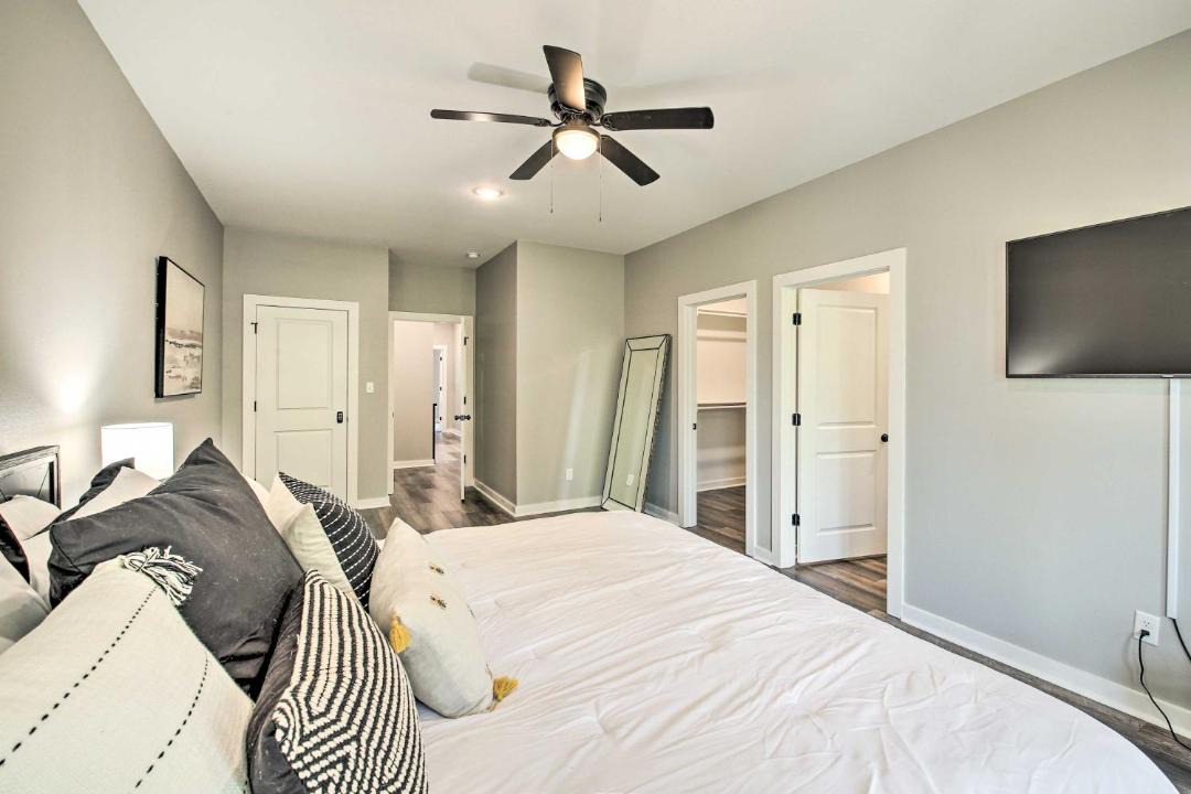 Photo of Bedroom in Lake Hamilton