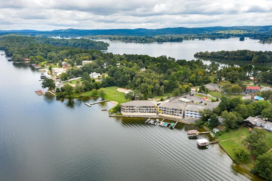 Photo of Others in Lake Hamilton