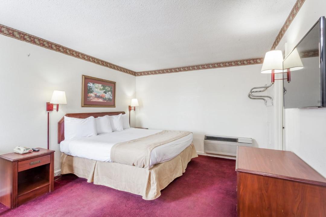 Photo of Bedroom in Hurricane Mills