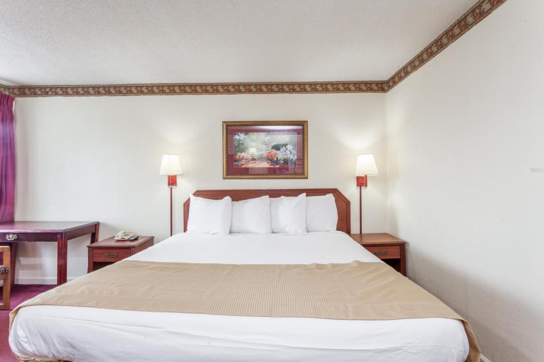 Photo of Bedroom in Hurricane Mills